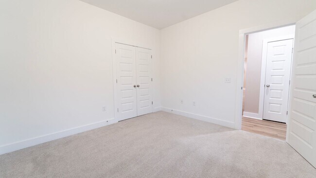 Building Photo - Stunning Like-New 4-Bedroom Home Just Minutes from Fort Stewart