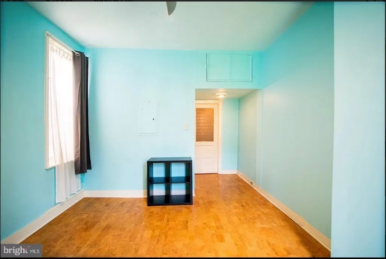 main bedroom - 5141-1 Hazel Ave