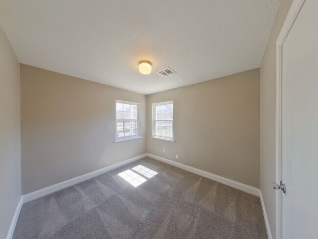 Building Photo - 1921 N Garland St