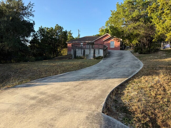 Building Photo - NEW ON MARKET (PRICE DROP!!)