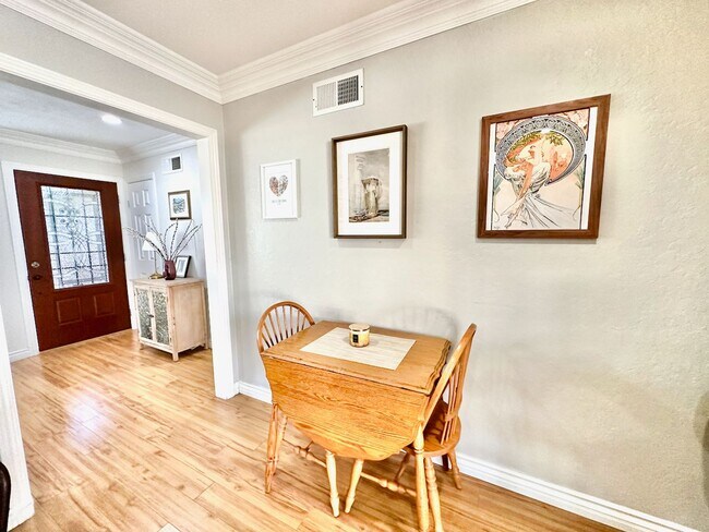 Building Photo - 10216 Empress Ave