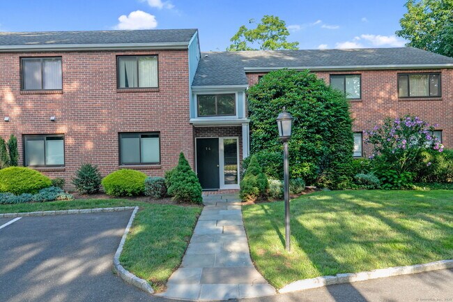 Building Photo - 4 Hills Ln