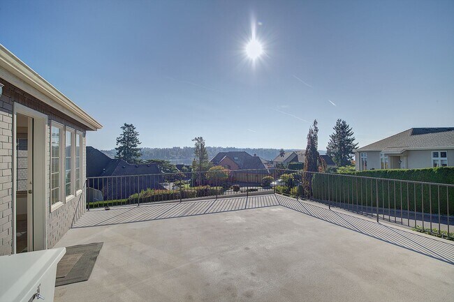 Building Photo - 4bd/4ba Kirkland House