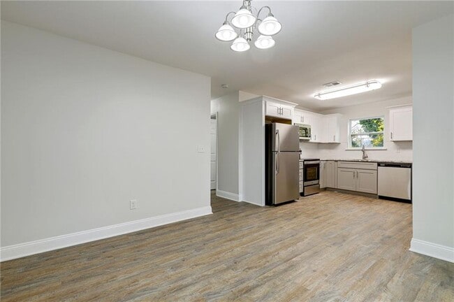 Building Photo - 104 Klassing St SW