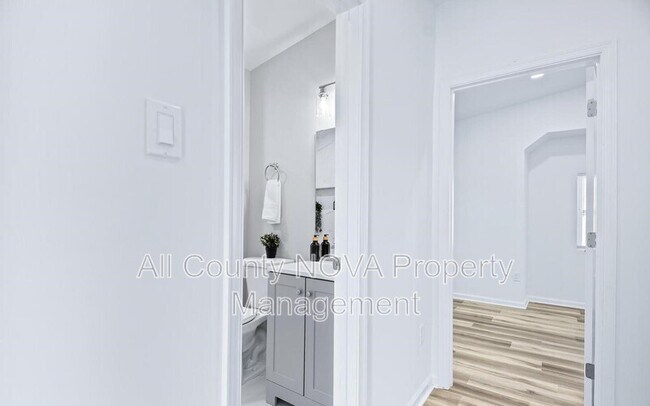 Building Photo - 5606 Elberton Pl