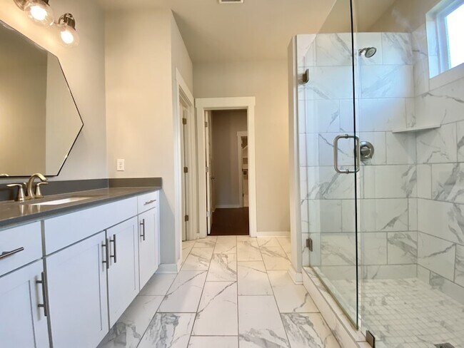 Building Photo - 2225 Maytown Cir
