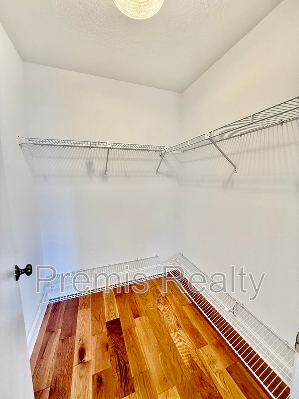 Building Photo - 957 Weathersfield Dr