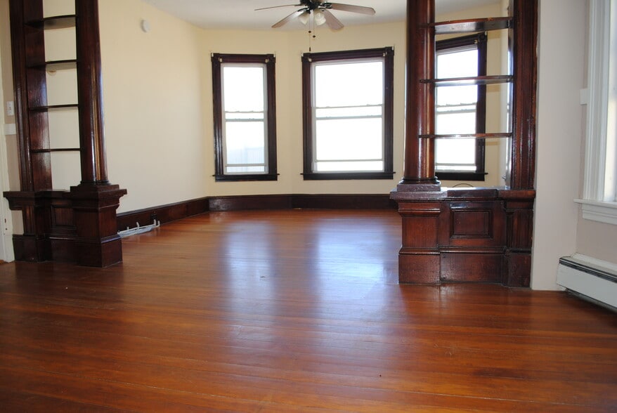 Building Photo - 603-605 Silver St
