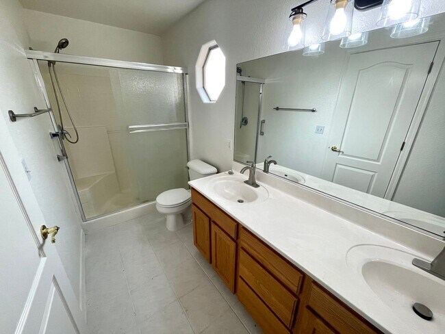 Building Photo - Nice 3 Bedroom 2 Bath Home in Chaparral Mesa!