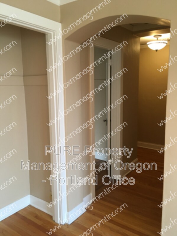 Building Photo - 709 SW 16th Ave