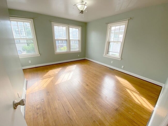 Building Photo - 226 Charles St