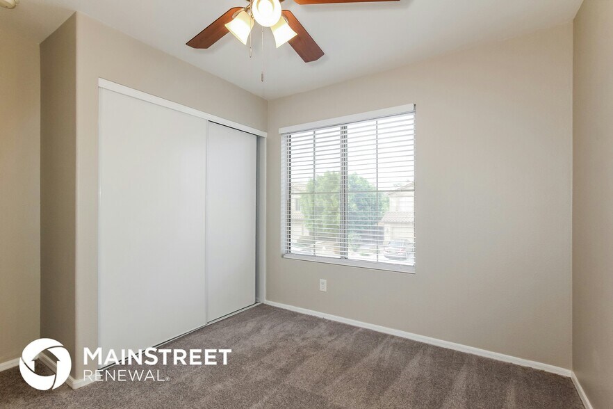 Building Photo - 7013 W Aire Libre Ave