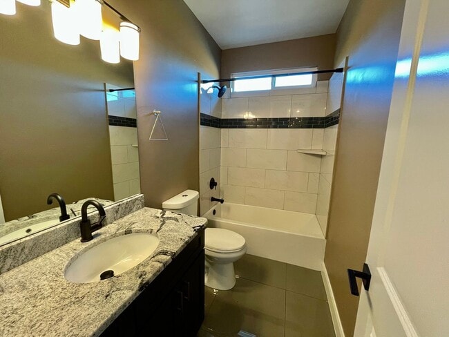 Building Photo - Wonderful Pet-Friendly Home in Overlook @ ...