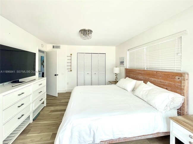 Building Photo - 221 Meridian Ave