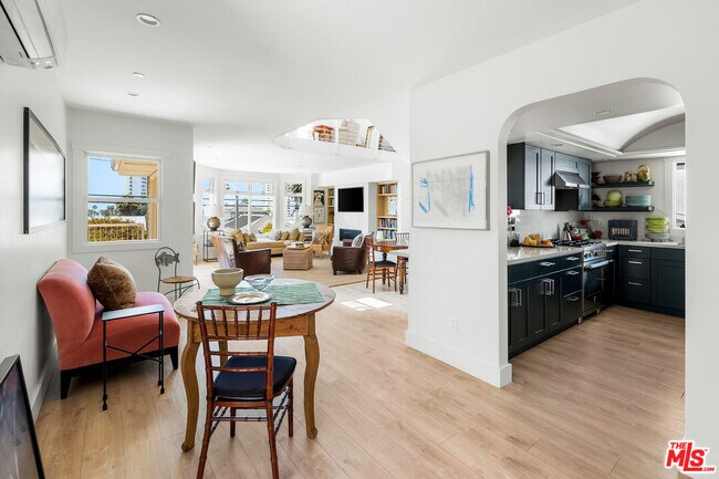 Building Photo - 2817 3rd St