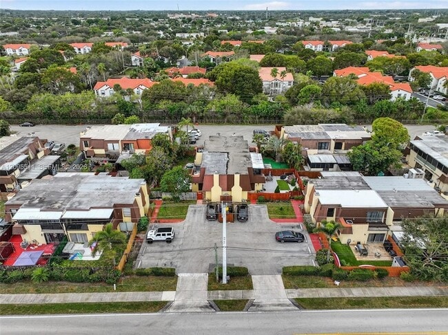 Building Photo - 3516 Gardens E Dr