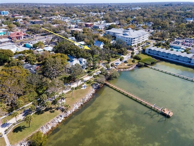 Building Photo - 835 Victoria Dr