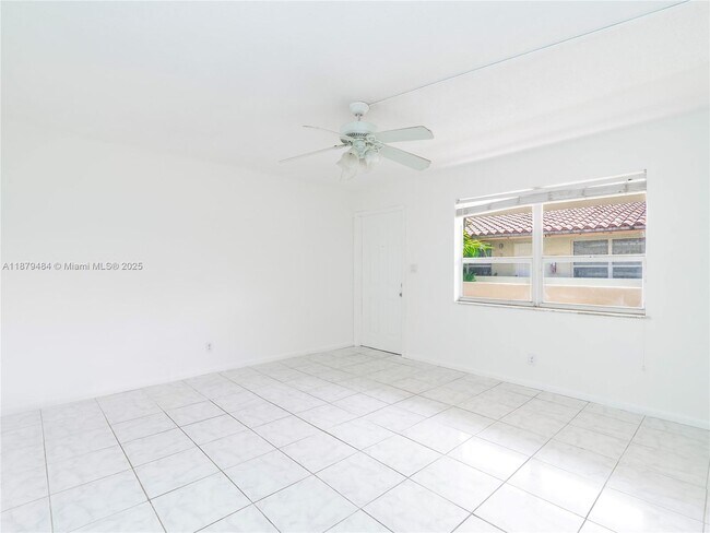 Building Photo - 2025 Miami Rd