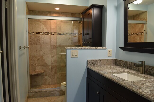 Building Photo - 1238 Hillsboro Mile