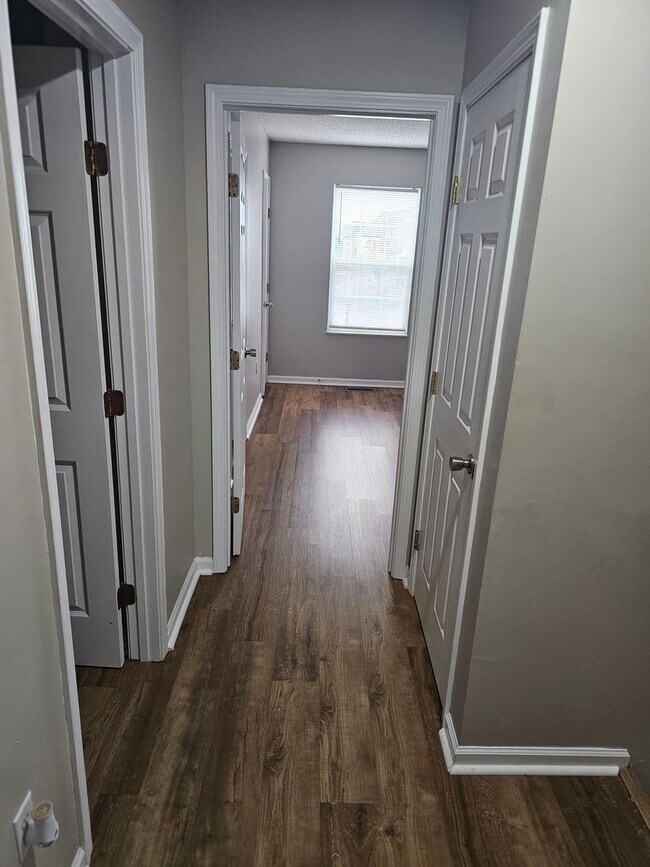 Building Photo - 1737 Moses Ave