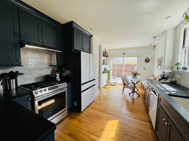 Building Photo - 26 Mather St