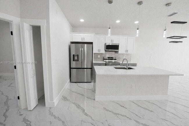 Building Photo - 2423 Milton Ave S