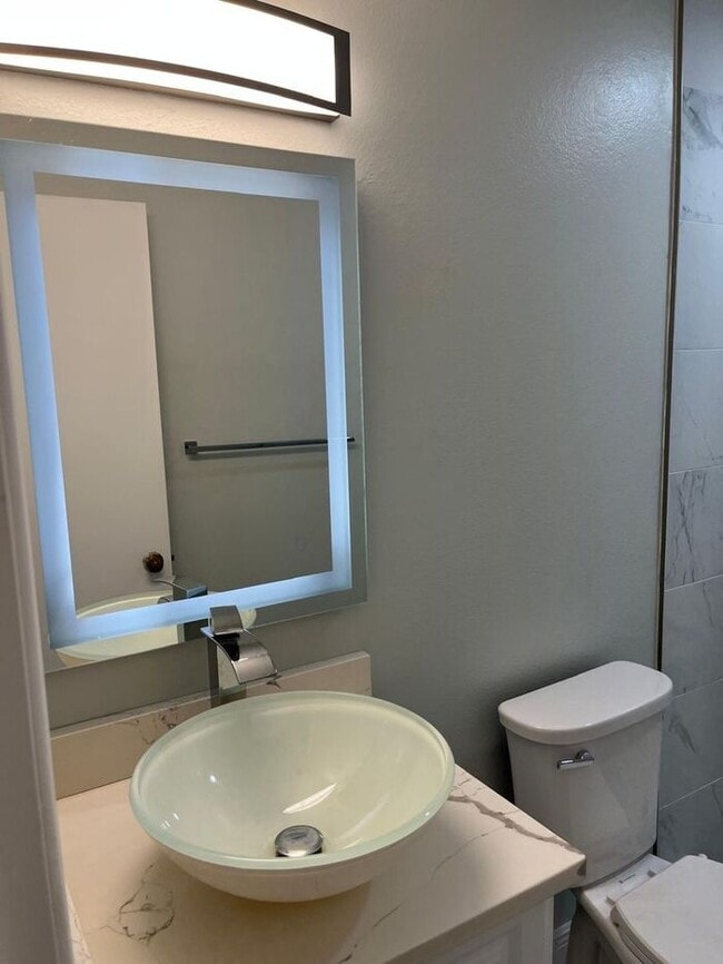 Building Photo - Beautiful 3BR Home in Central Tampa – Move-In Ready!