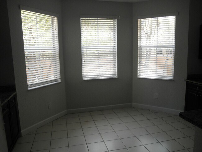 Building Photo - Shoma Townhomes