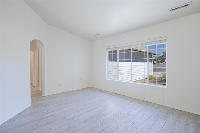 Building Photo - 3 Bedroom, 2 Bath, 2 Car Garage For Rent in Prescott!