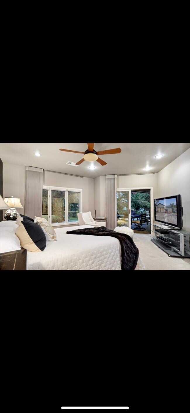 Building Photo - 303 Golf Crest Ln