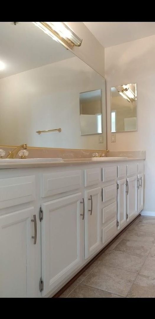 Building Photo - Large 2 Bedroom 2 Bathroom Unit in Bankers Hill