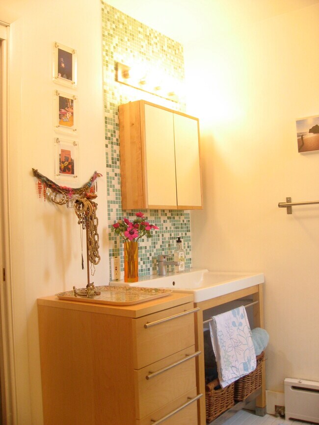 second floor bath - 1310 Ellsworth St