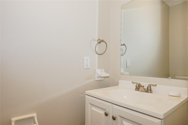 Building Photo - 38 Woodlake Dr