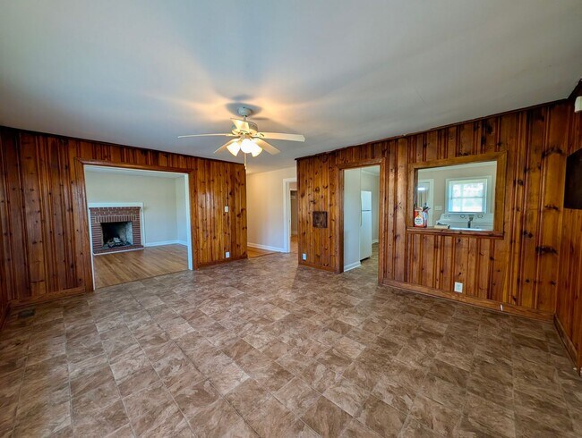 Building Photo - For Rent: Charming Country Home in Middlesex – $1,550/month