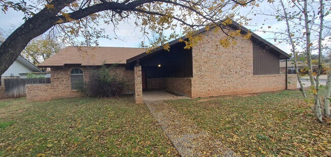 Building Photo - LOVELY 3 bedroom 2 bath home COMING SOON!