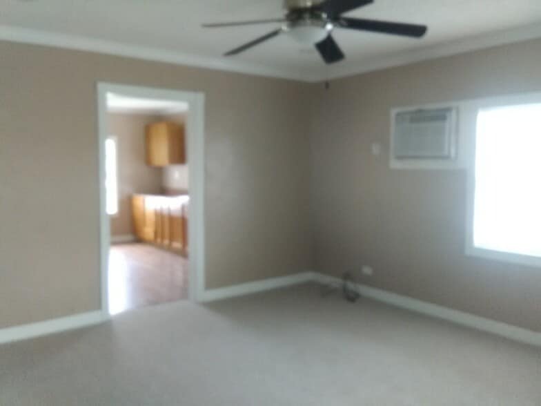 Building Photo - 120 W DARBY ST