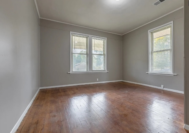 Building Photo - 666 E Gage Ave