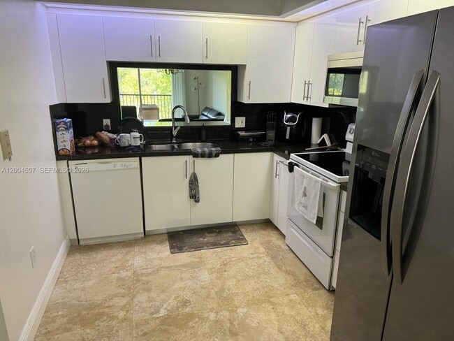 Building Photo - 12651 SW 16th Ct