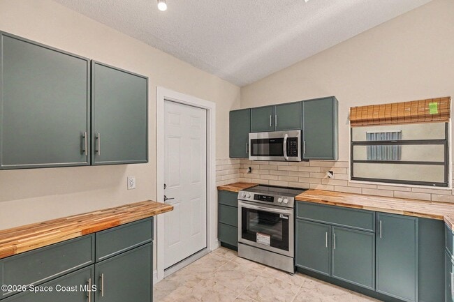 Building Photo - 3695 Brentwood Ct