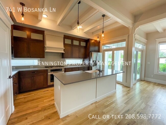 Building Photo - 741 W Bosanka Ln