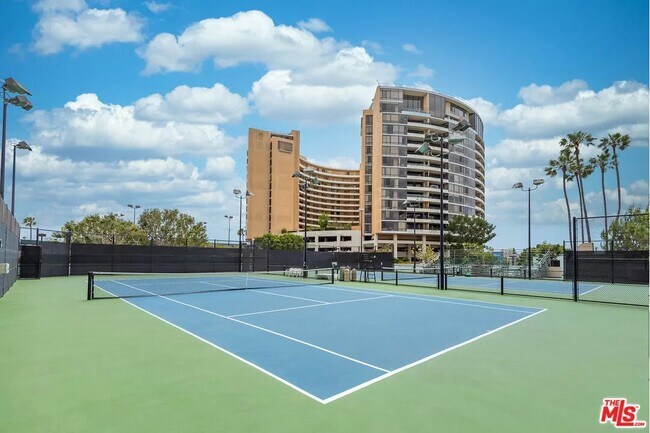 Building Photo - 4335 Marina City Dr