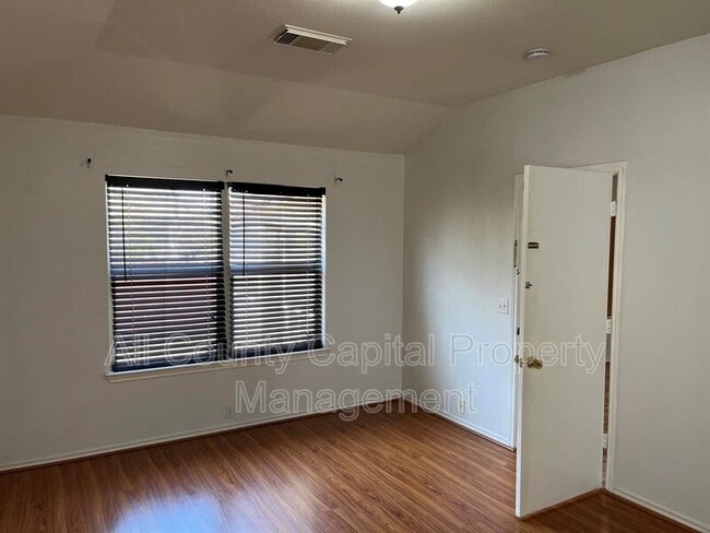 Building Photo - 15004 Antique Finish Dr