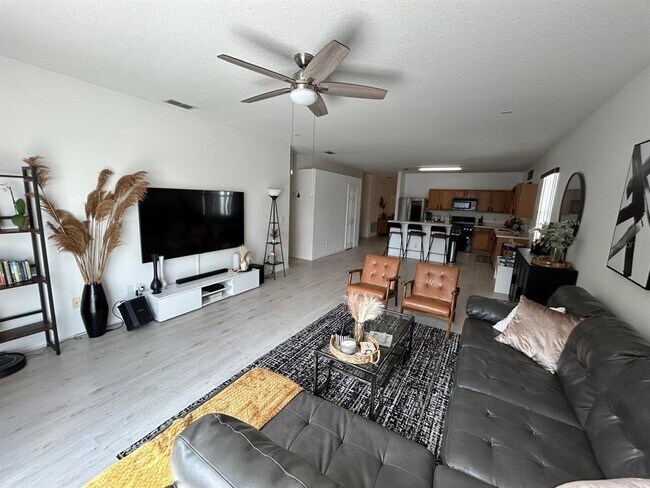 Building Photo - 347 Cotswold Cir