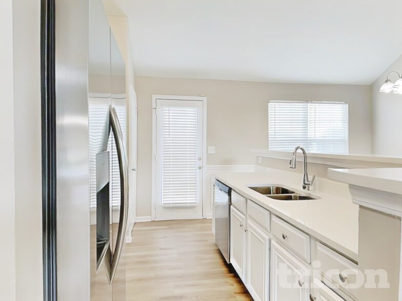 Building Photo - 7192 Tanger Blvd