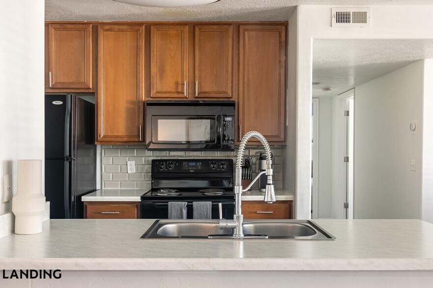 Building Photo - 5657 W Barn Rd