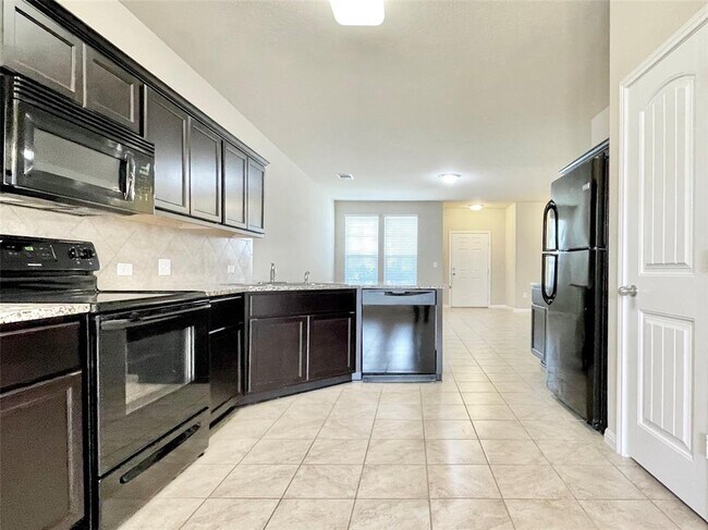 Building Photo - 415 Crater Lake Dr