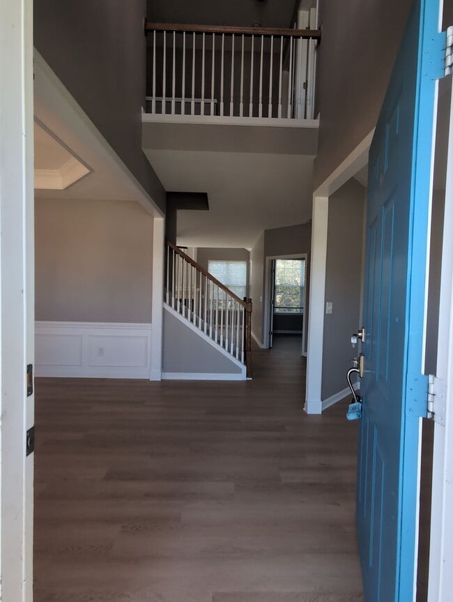 Building Photo - AVAILABLE NOW! 3- or 4-bed/3.5-bath in Bre...