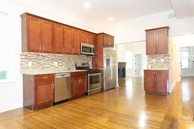 Building Photo - 18 Robeson St