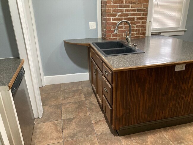 Building Photo - 3327 Wyandotte St