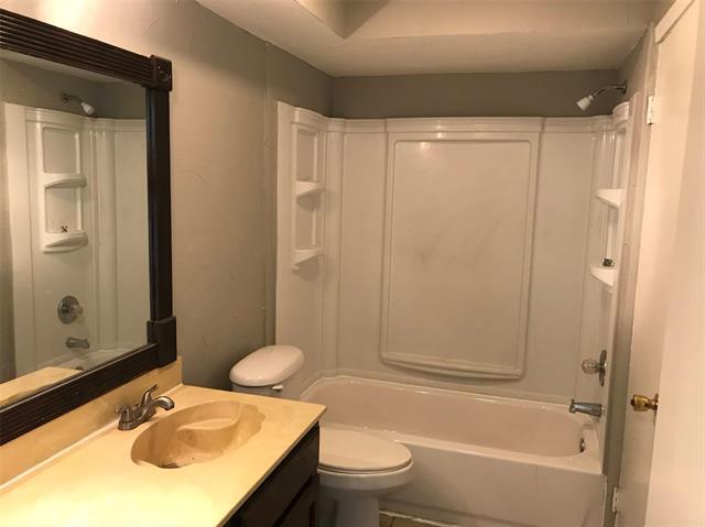 Building Photo - 118 Maple St